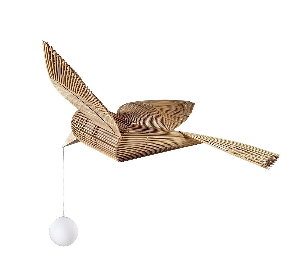 Big Bird Hängeleuchte: Dimmbare Design-Leuchte in Vogelform aus Holzfurnier mit weißem Leuchtmittel.