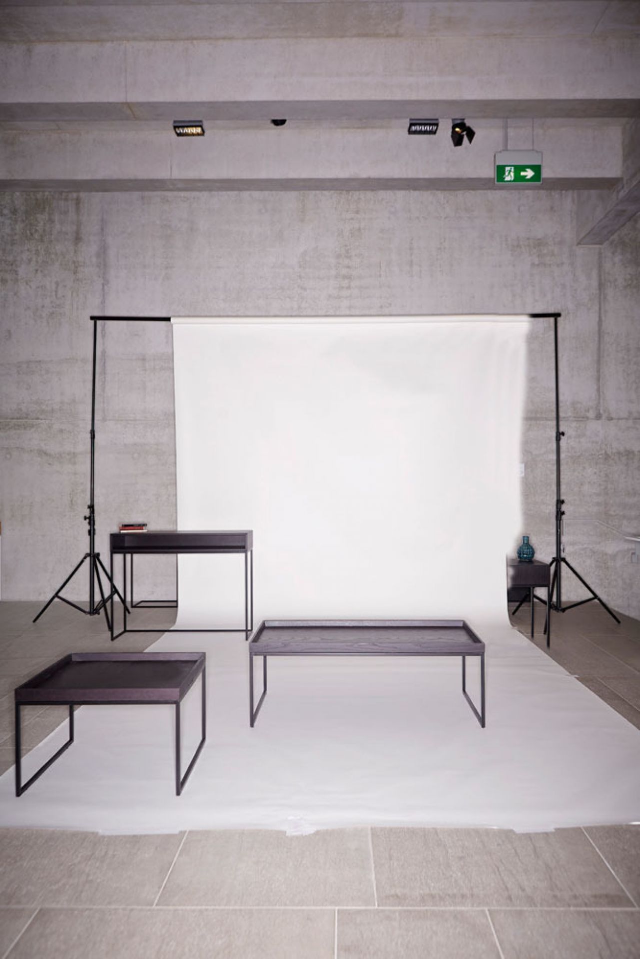 Pizzo Couchtisch von Jan Kurtz aus Eiche, modernes Design mit minimalistischem Metallgestell.