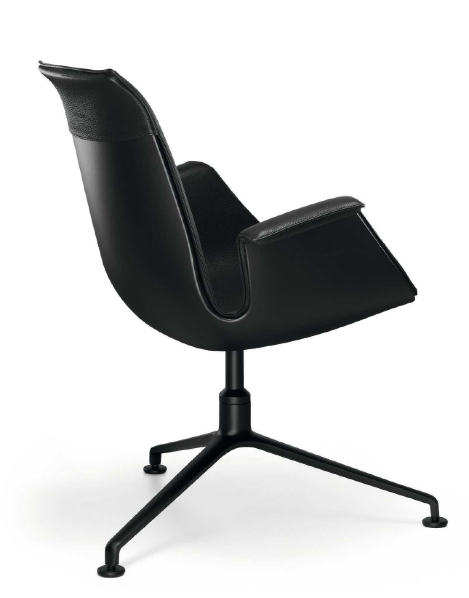 Schwarzer FK Sessel von Walter Knoll mit Lederbezug und drehbarem Fußkreuz. Design Klassiker.