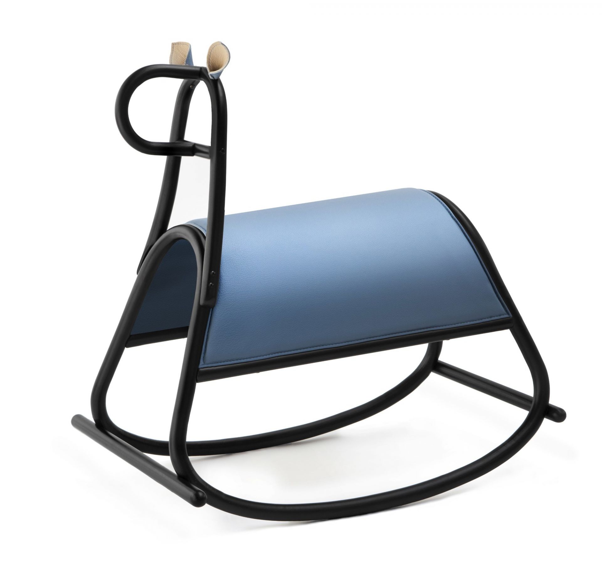 Blaues Furia Schaukelpferd von Wiener GTV Design mit schwarzem Gestell für Kinder.