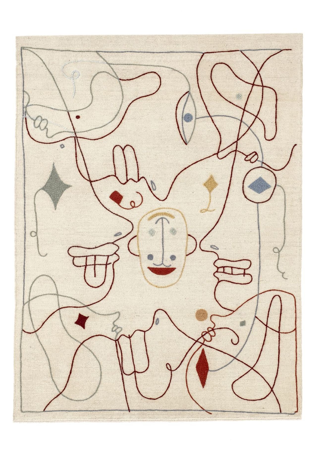 Nanimarquina Silhouette Teppich 170x240 cm: Indoor Teppich mit abstraktem, farbigem Gesichter-Muster auf beigem Grund.