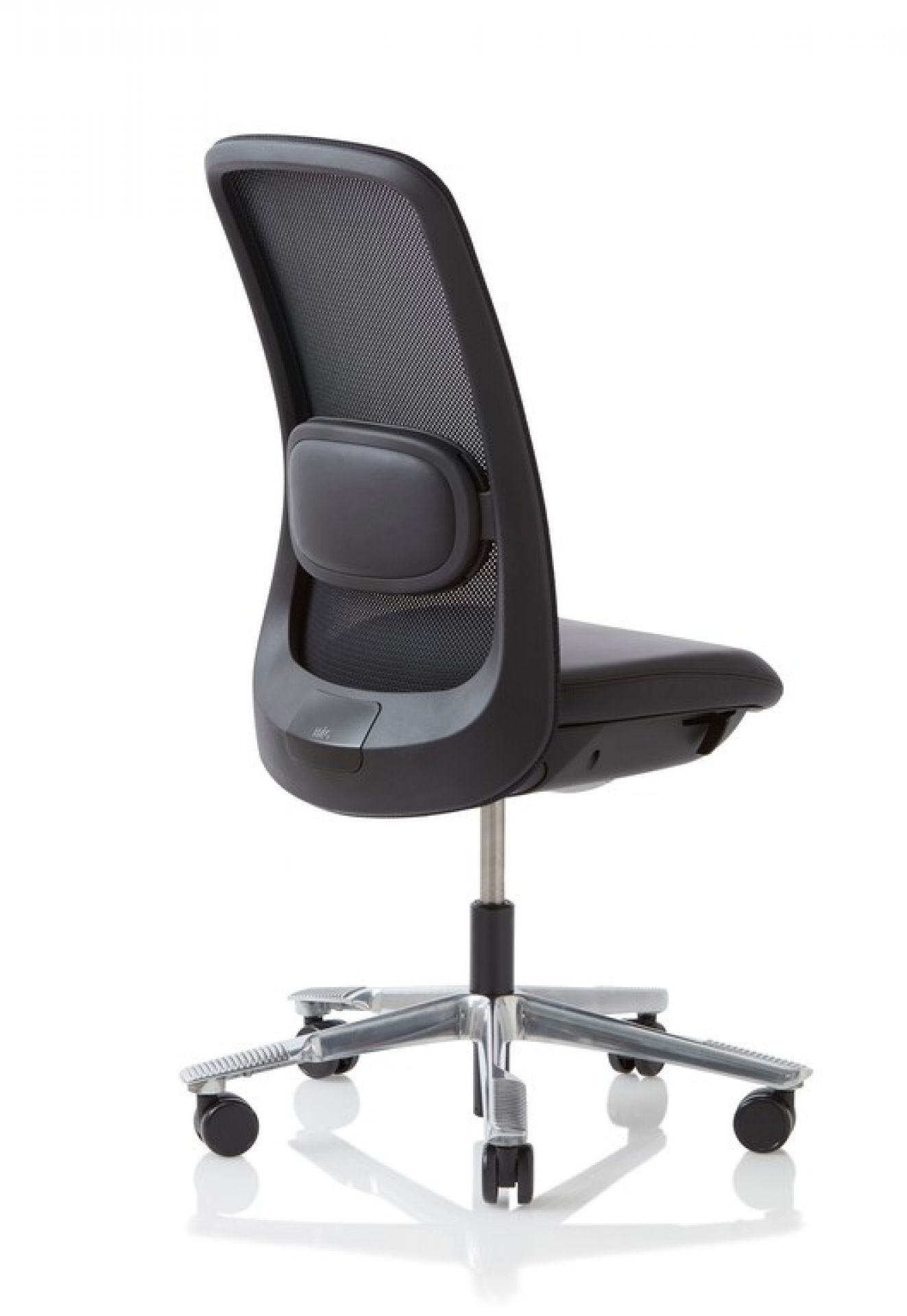 Sofi Arbeitsstuhl mit Netzrückenlehne, Lordosenstütze und Chromfußkreuz. Ergonomischer Bürostuhl für gesundes Sitzen.