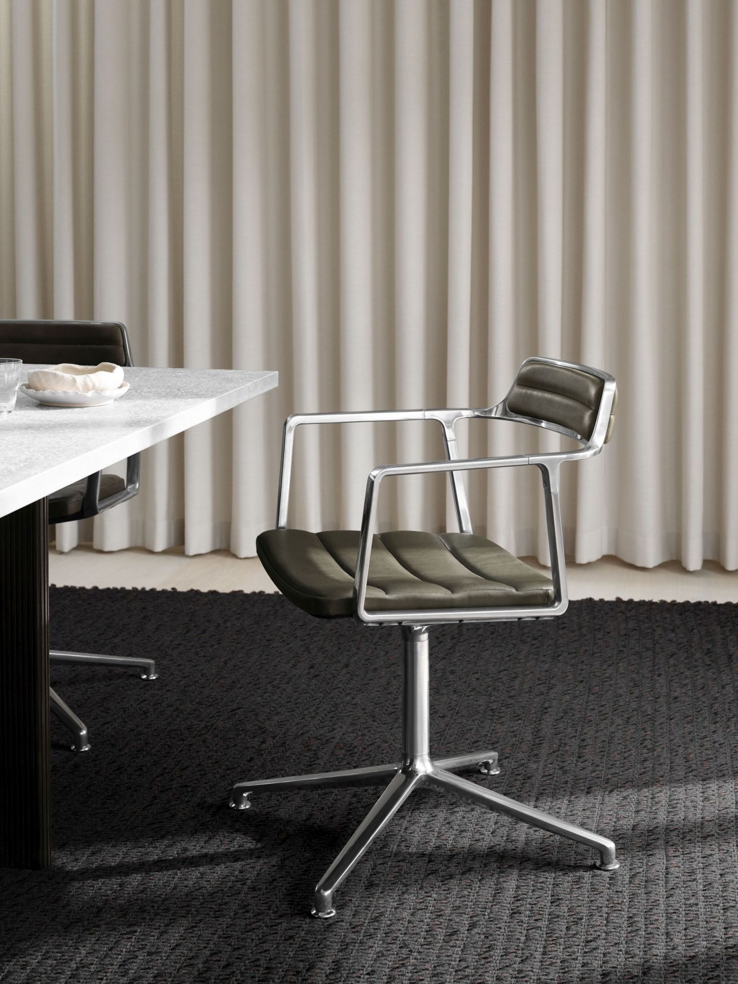 VIPP452 Swivel Stuhl mit Rollen Bosco Grün Vipp