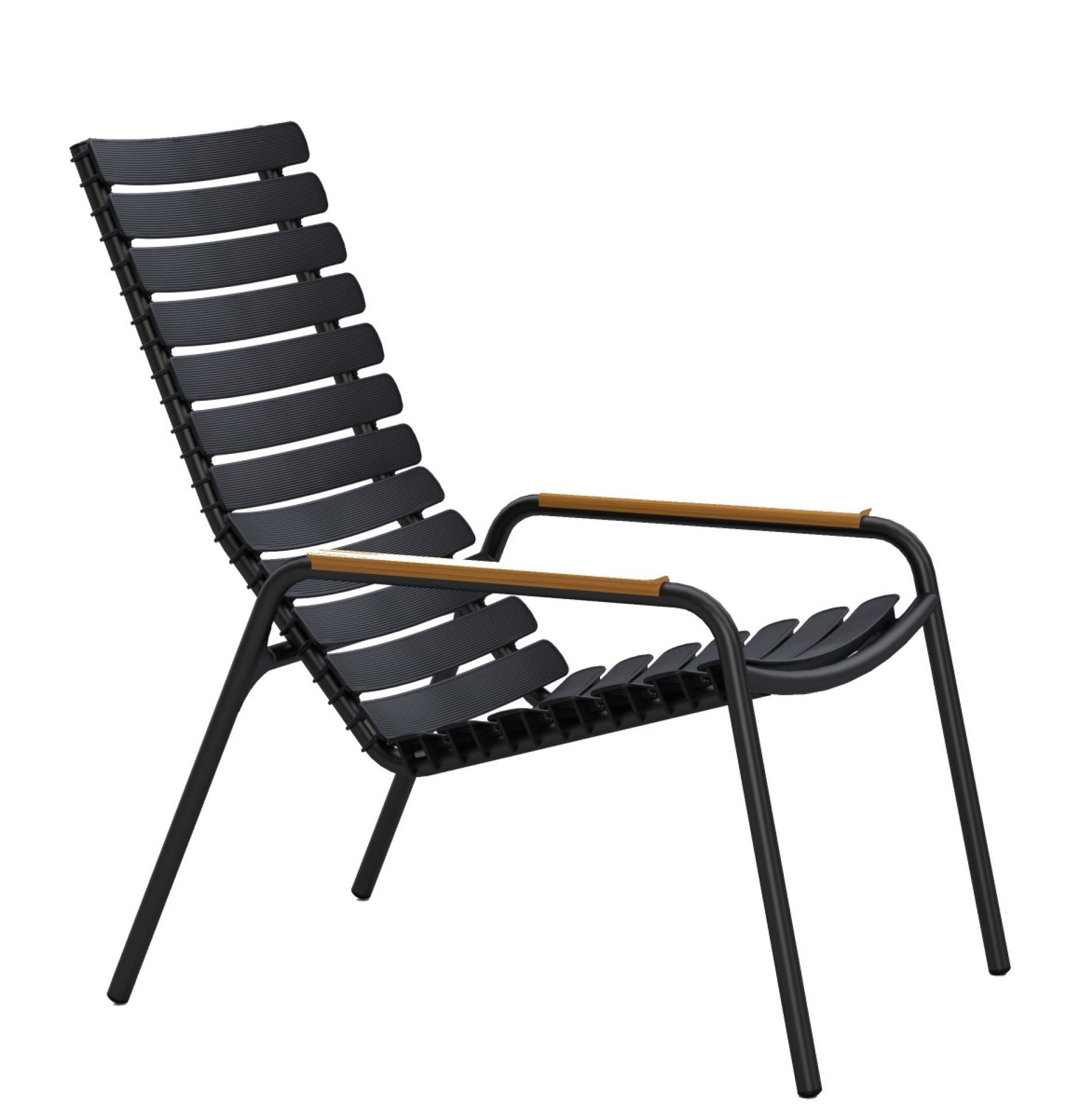 Schwarzer Houe Reclips Lounge Chair Outdoor Stuhl mit Armlehnen aus Bambus, seitliche Ansicht.
