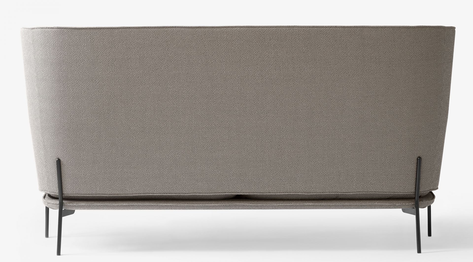 Rückansicht des Cloud Sofas von AndTradition, ein graues 3-Sitzer Sofa mit hoher Rückenlehne.