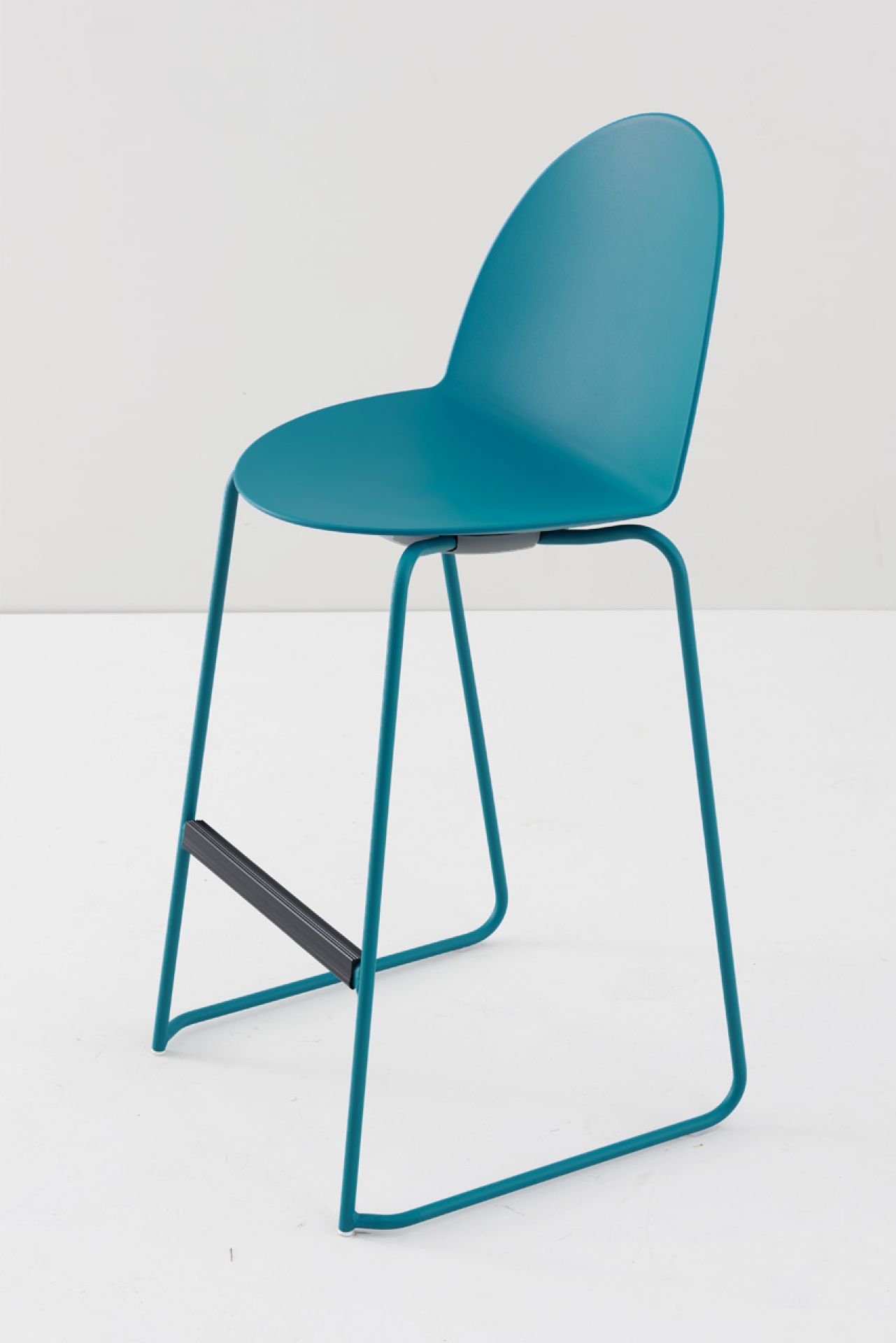 Camel Barhocker mit Kufengestell in Türkis: Moderner, ergonomischer Barstuhl für Küche und Bar.