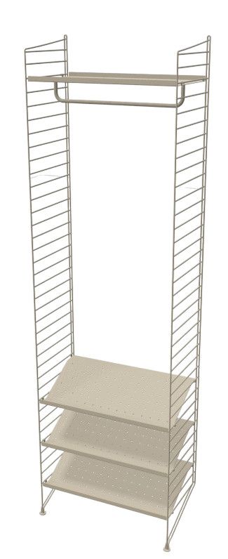 Flur KONFIGURATIONEN Hallway H5 String Furniture: Drahtregal mit Kleiderstange und drei Regalböden in Beige.