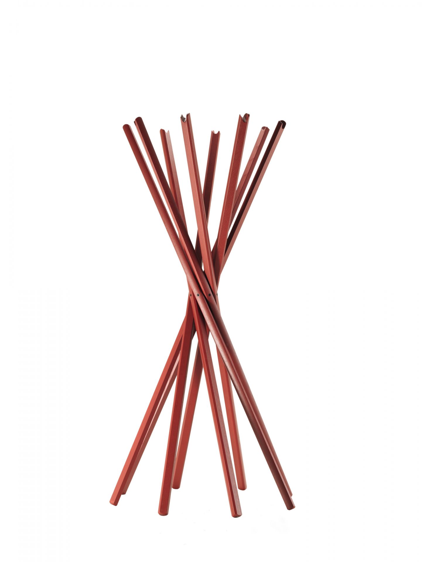 Sciangai Kleiderständer von Zanotta, bordeaux lackiert. Design Garderobe aus Holz, moderne Flurmöbel.