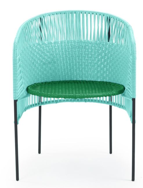 Caribe Dining Chair: Outdoor Stuhl in Türkis mit smaragdgrünem Sitz und schwarzen Beinen.