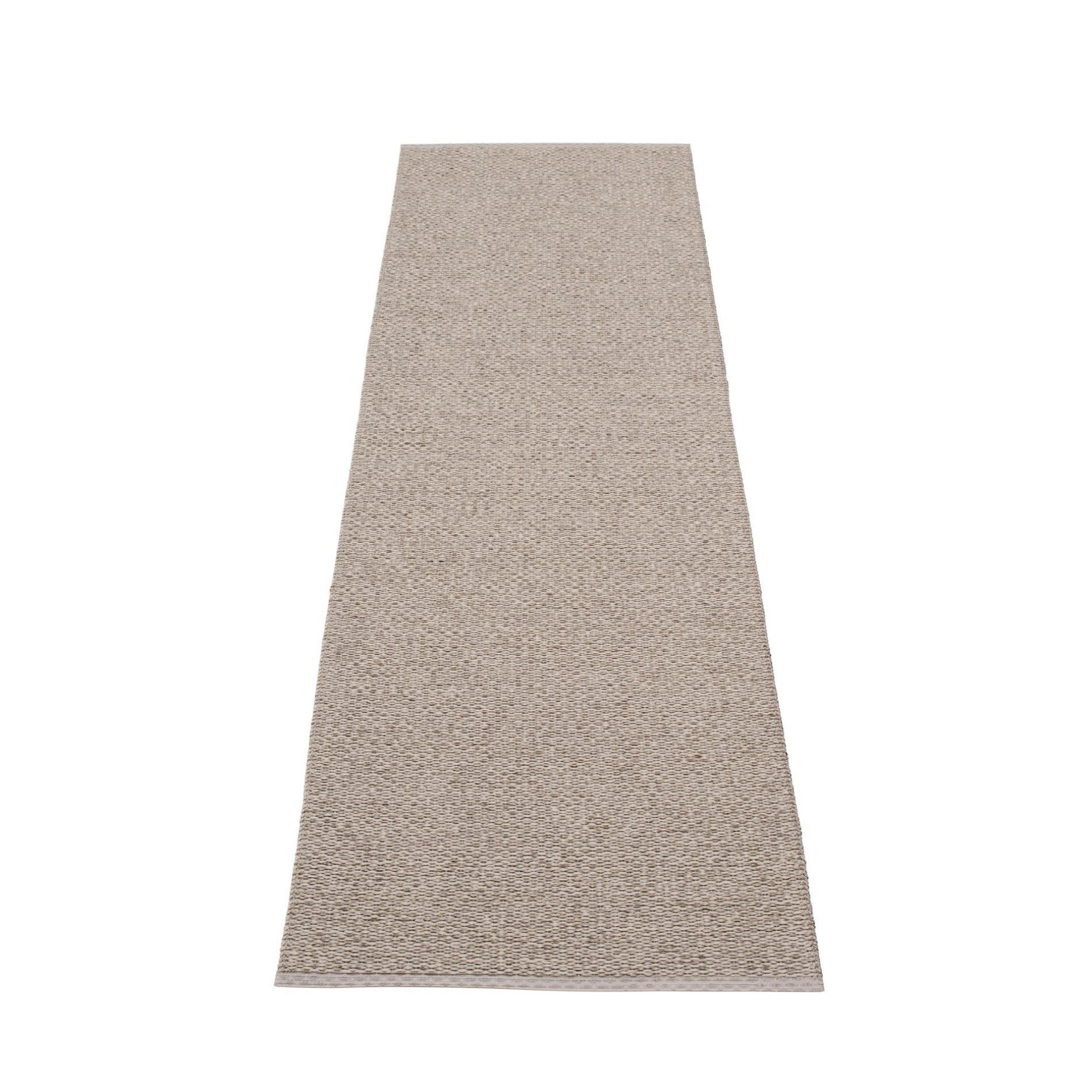 Beiger Svea Kunststoffteppich von Pappelina, 70x240 cm, für Innen und Außen, robust und pflegeleicht.