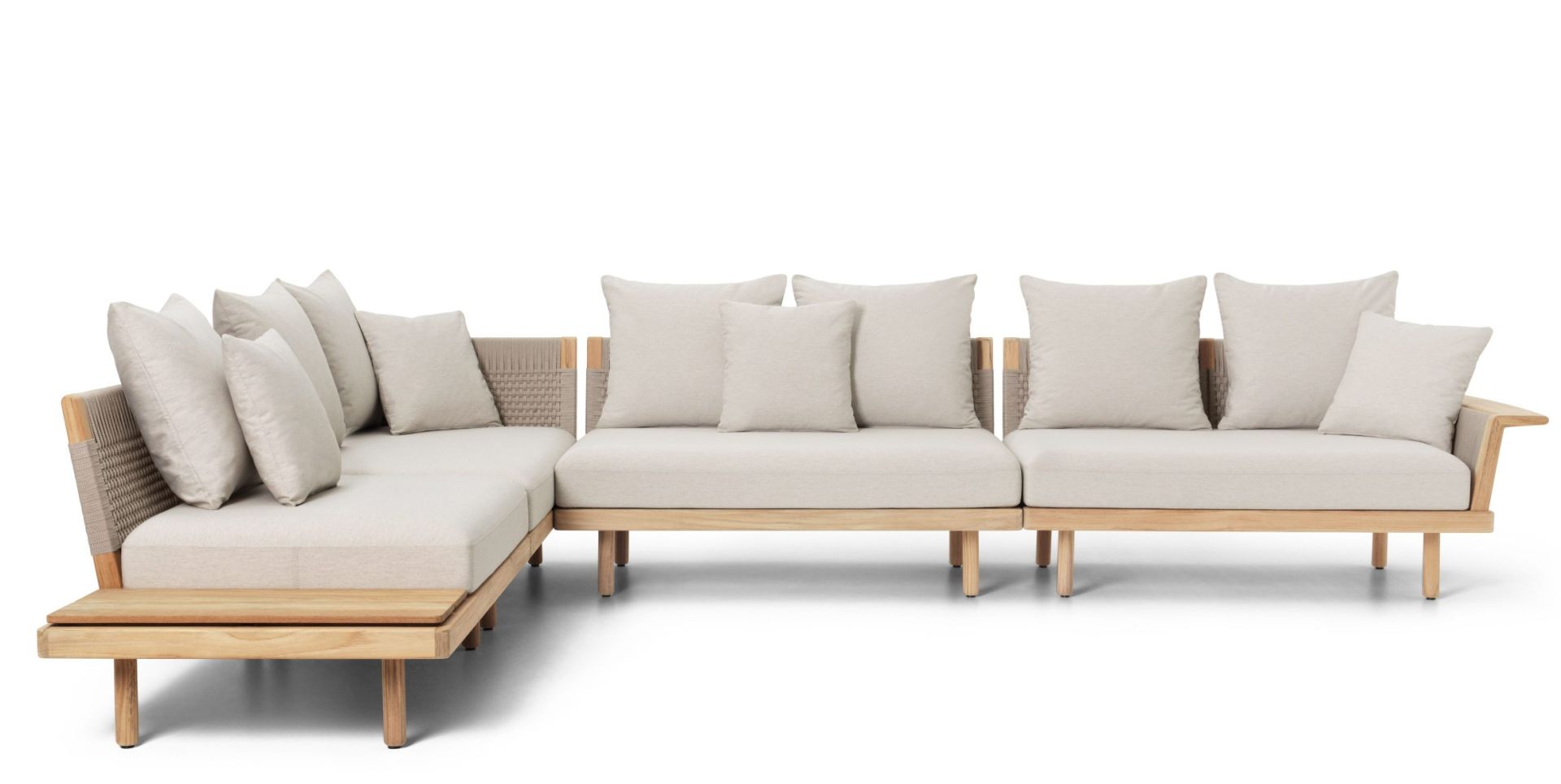 E520 Embrace Sofa Modul von Carl Hansen & Søn mit Beistelltisch für den Outdoor-Bereich.