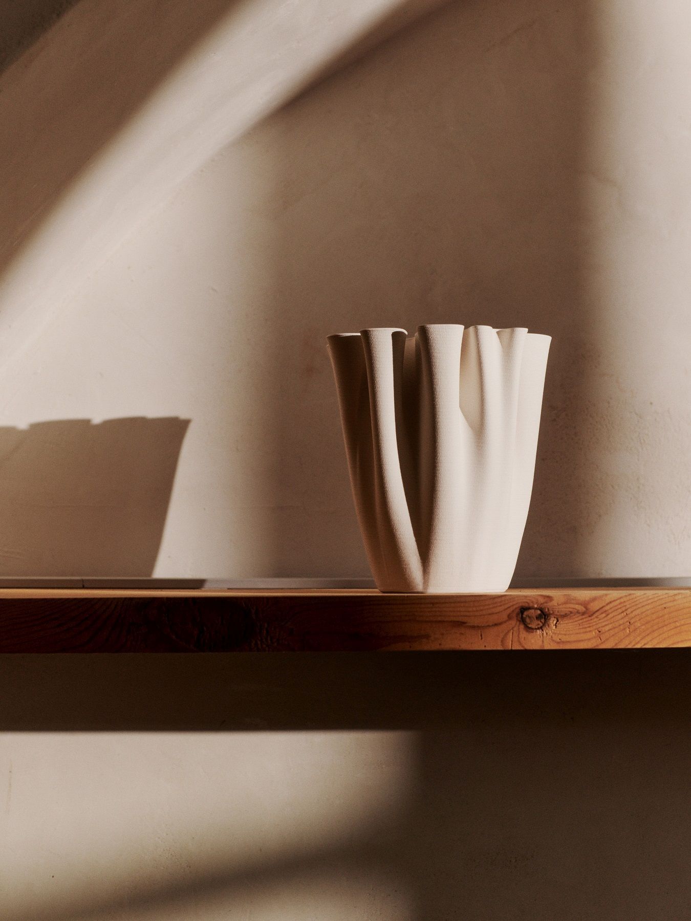 Dedali Vase Medium Off-white Ferm Living 