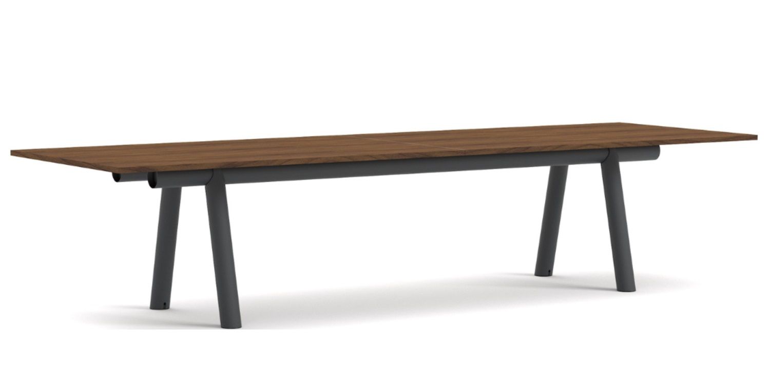 Hay Boa Table Konferenztisch mit brauner Tischplatte und grauem Gestell, geeignet für Büro und Besprechungen.