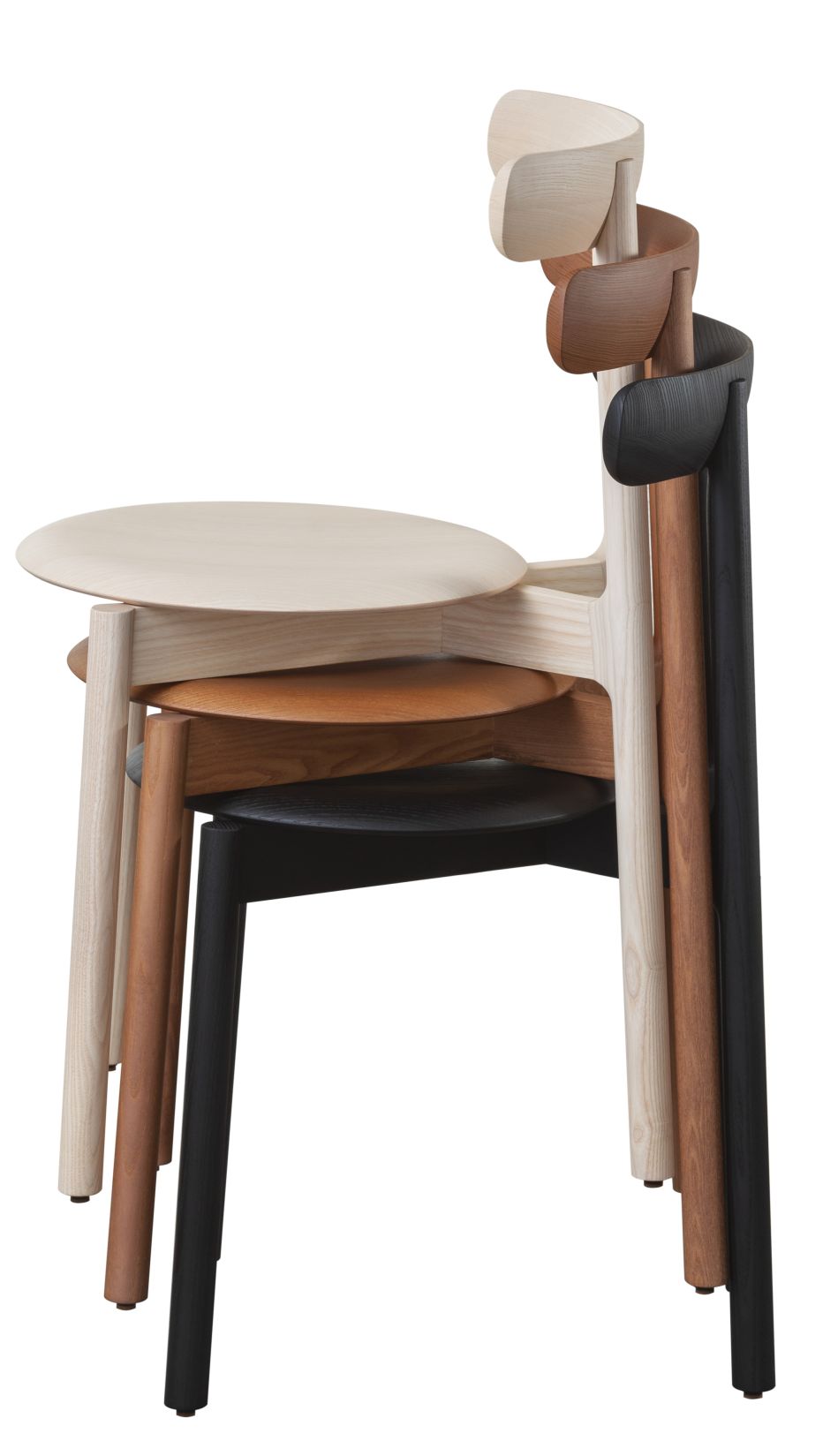 Gestapelte Bice Stühle von Miniforms aus Esche in Walnuss, Natur und Schwarz. Holzstuhl Design.