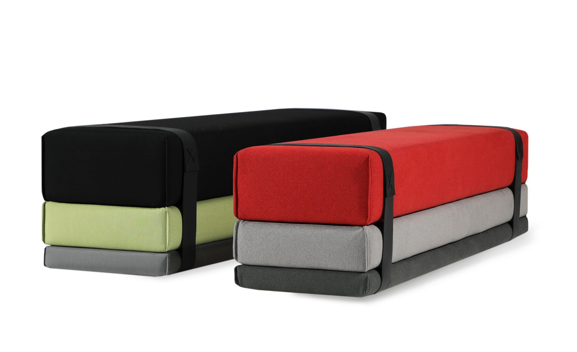 Bavul Bank von Prostoria: Modulares Sofa, Gästebett in Schwarz, Grün, Rot und Grau.