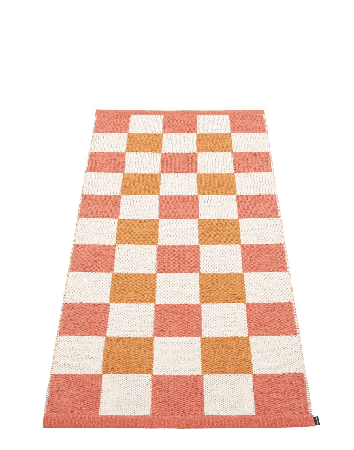 Pix Teppich 70x160cm Flamingo von Pappelina mit Schachbrettmuster in Rosa, Orange und Weiß.