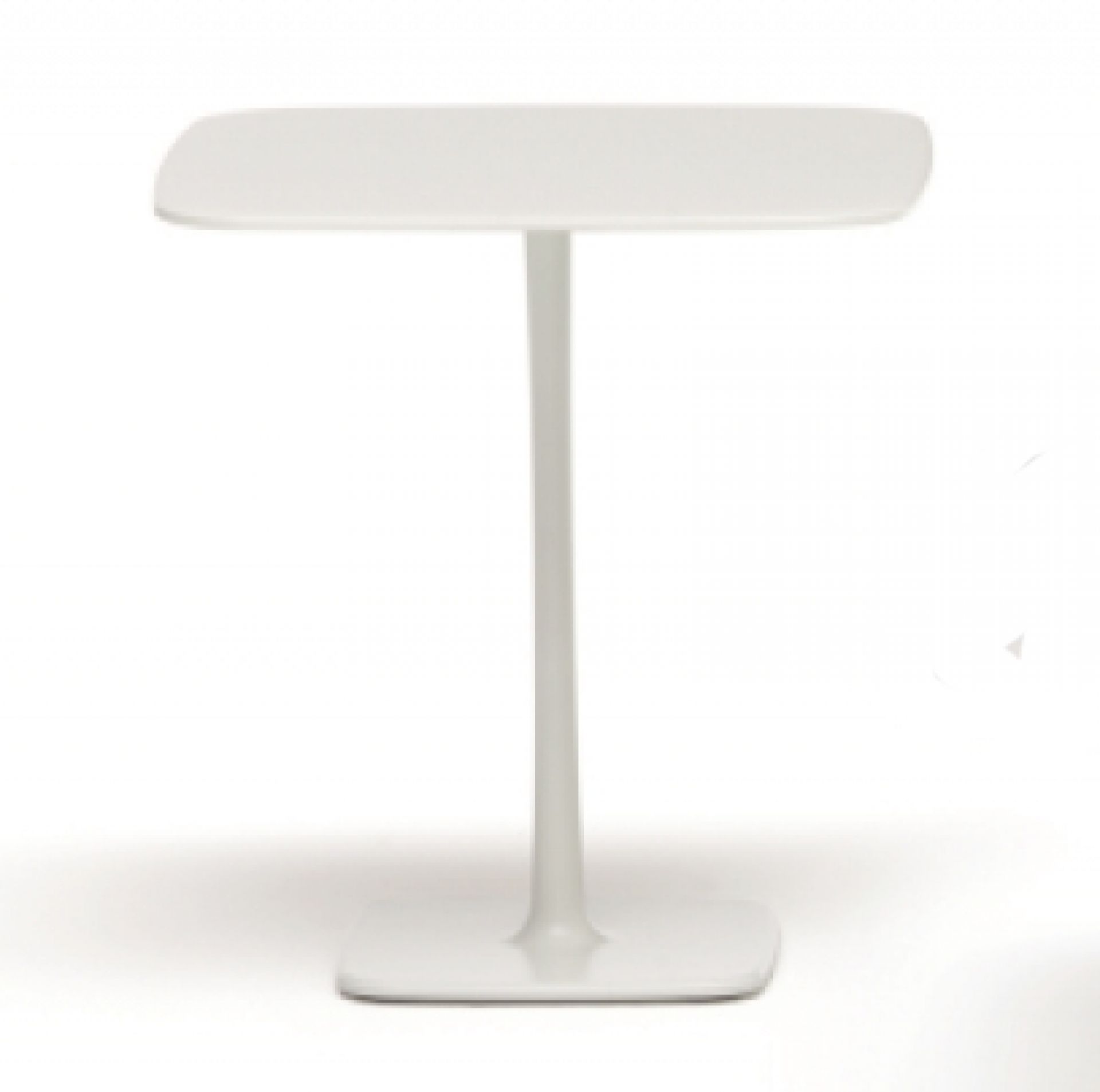 Weißer Jalis Beistelltisch von Cor, kleiner Tisch mit rechteckiger Tischplatte und Fuß.