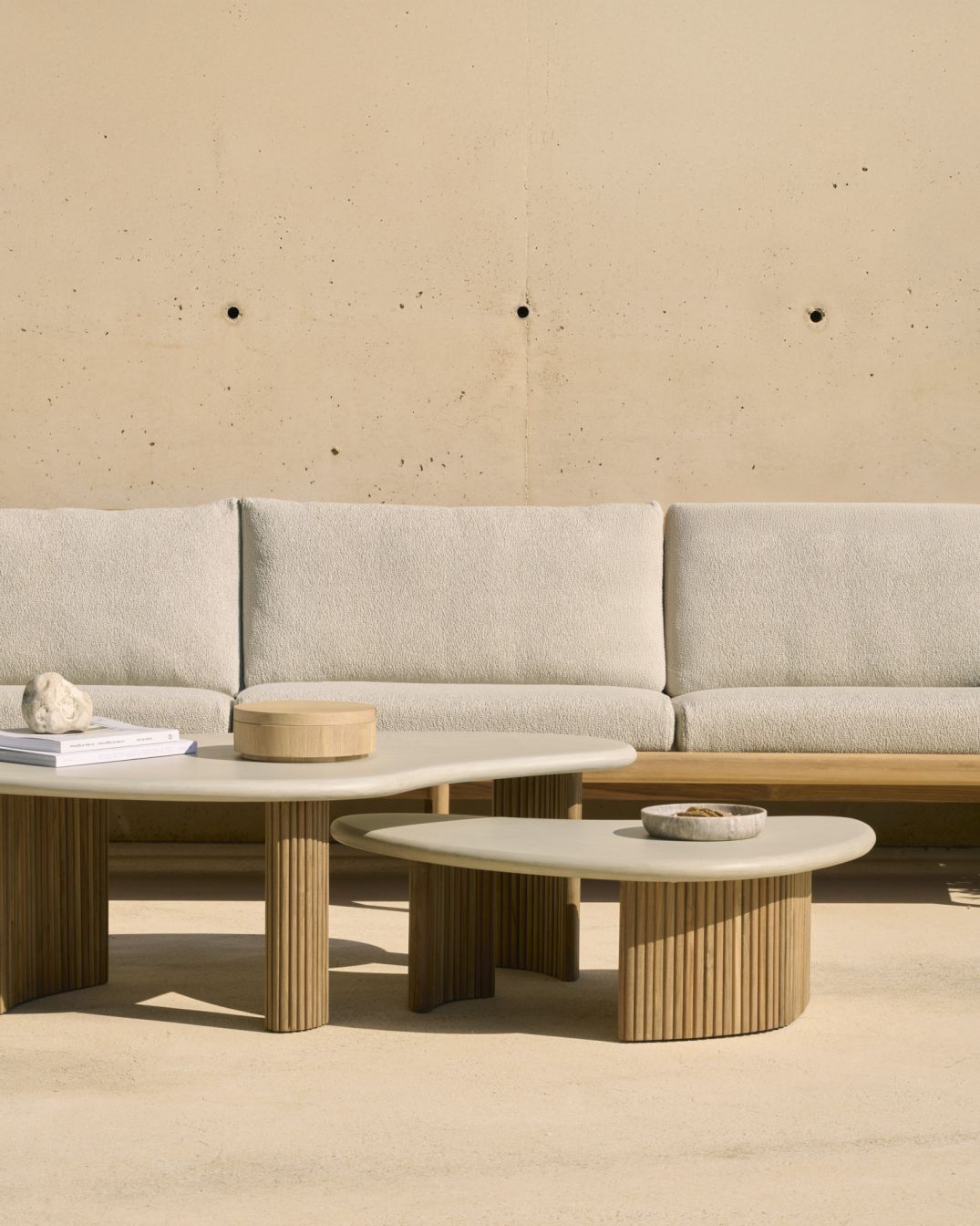 Boomerang Outdoor Couchtisch Beton/Teak Ethnicraft