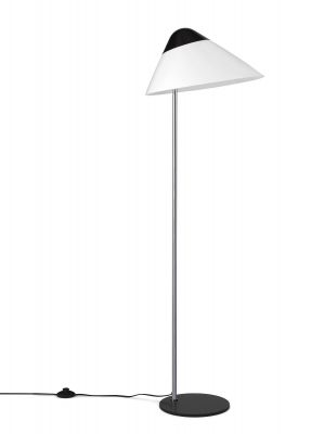 Helle HJW03 Opala Stehleuchte Midi von Carl Hansen & Søn mit weißem Lampenschirm.