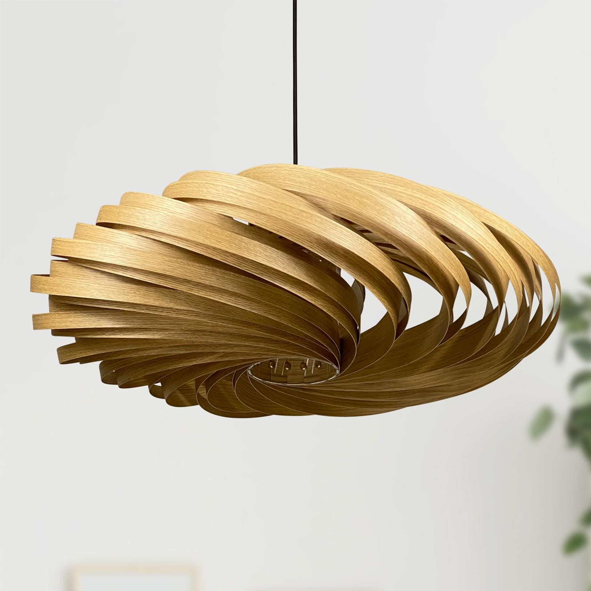 Veneria Hängeleuchte aus Eichenholz, spiralförmiges Design, moderne Pendelleuchte für Wohnzimmer und Esszimmer.