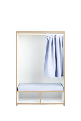 Tojo Kids Nische Lesebox: Kinderzimmer Möbel mit Sitzkissen und blauem Vorhang für gemütliche Leseecke.