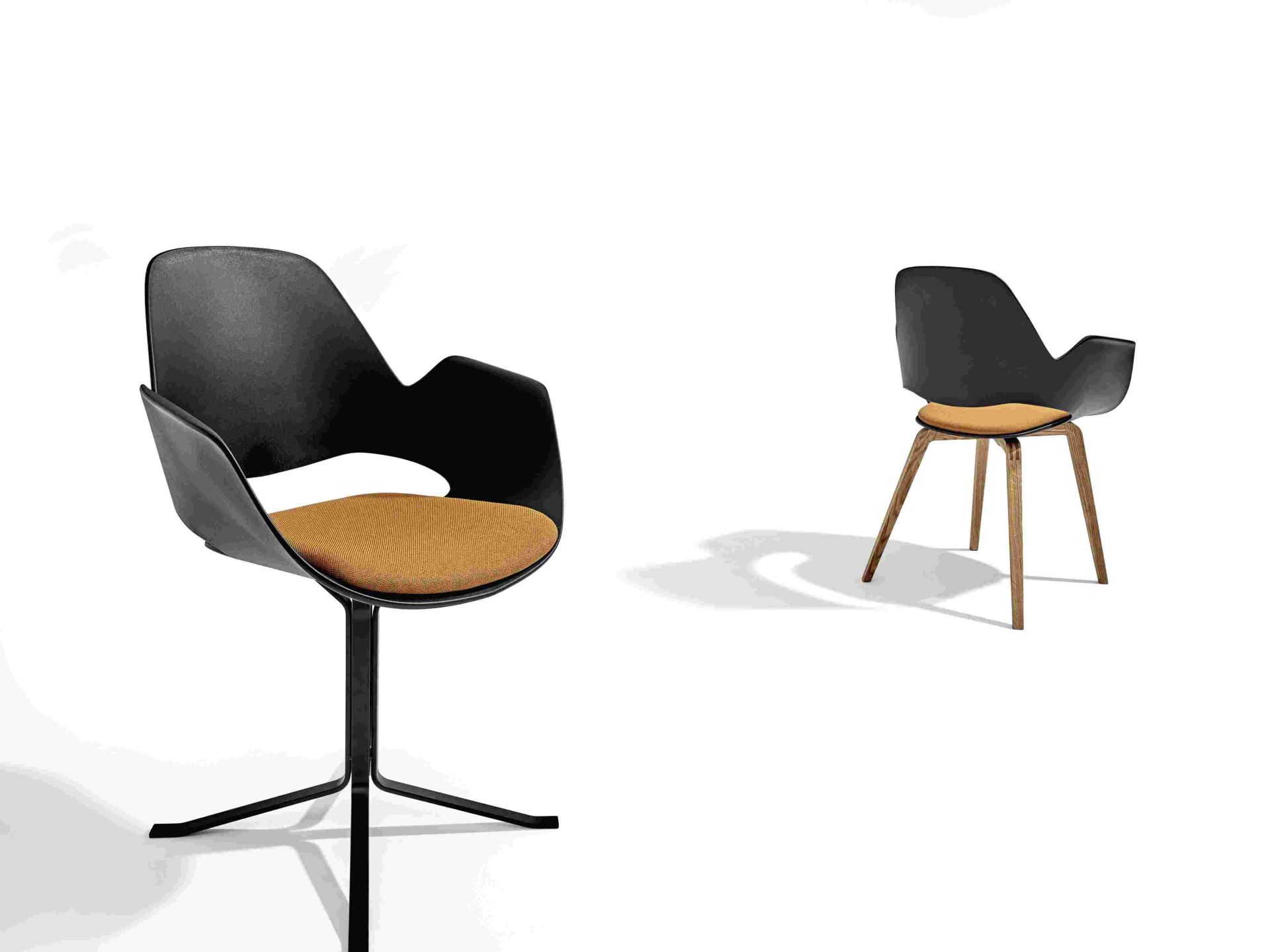 Falk Stuhl mit Armlehne Beine aus massiver Eiche Houe