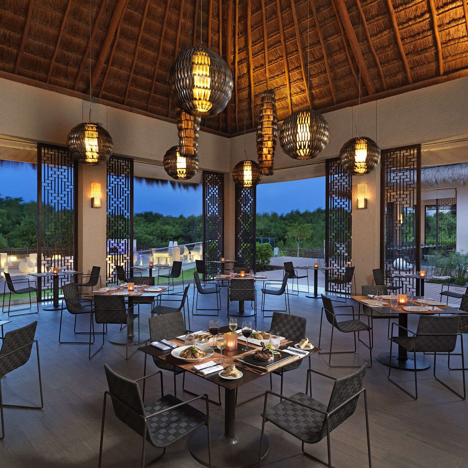 Trenza SO0700 Outdoor Armlehnenstuhl stapelbar Andreu World