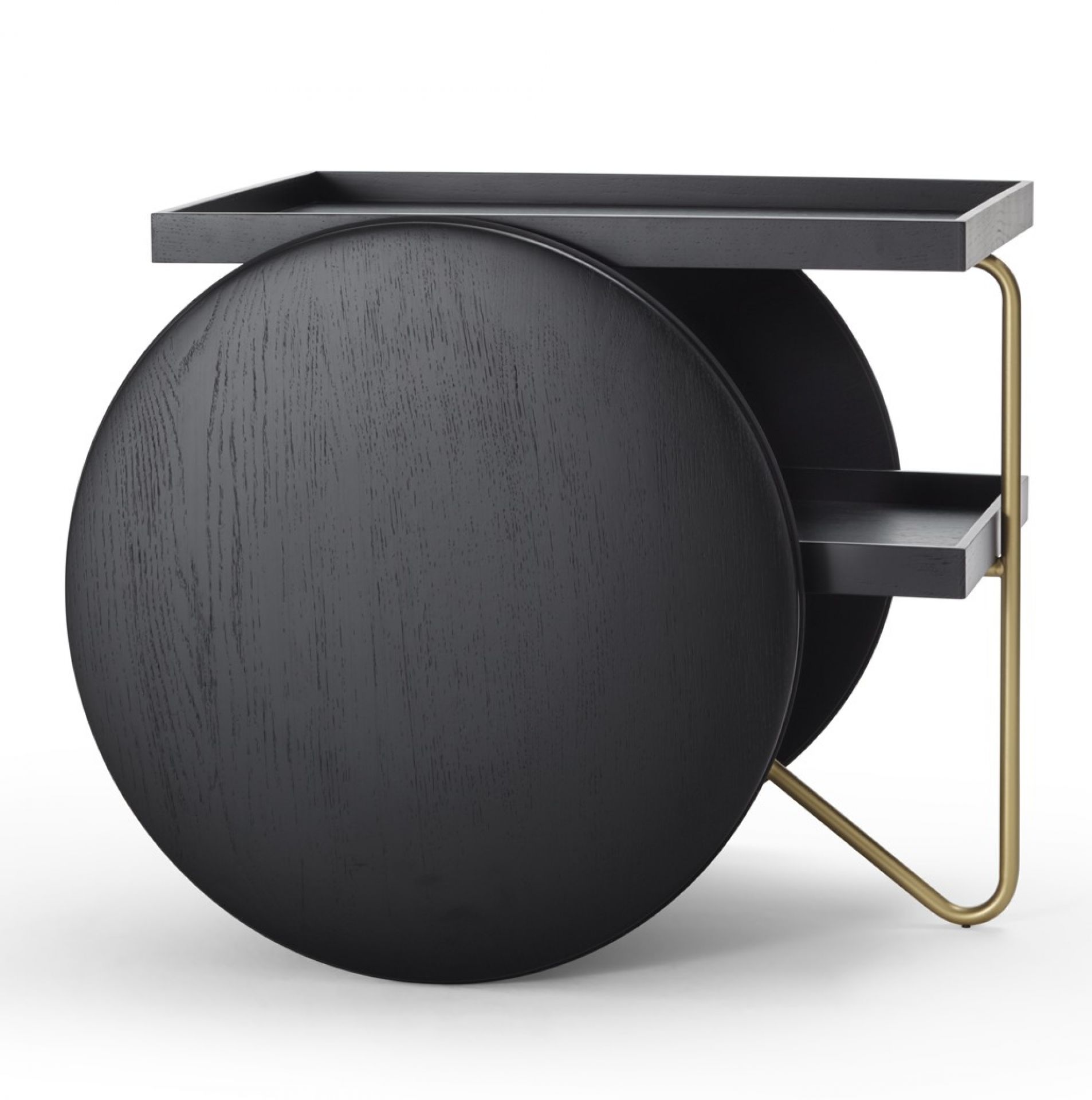 Schwarzer Casamania Horm Servierwagen mit zwei runden Holzscheiben und goldenem Metallgestell. Moderner Beistelltisch.