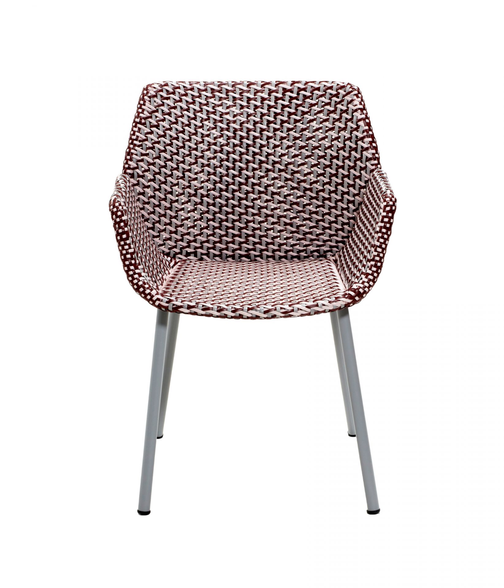 Vibe Outdoor Sessel von Cane-Line mit geflochtener Sitzfläche und Aluminiumgestell, isoliert auf Weiß.