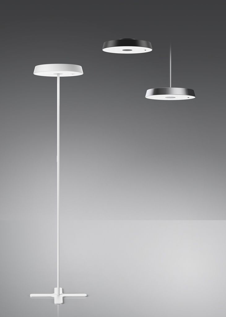 Produktbild: Belux Koi-S Deckenleuchte in Schwarz und Weiß, moderne LED-Deckenlampe und Stehleuchte.