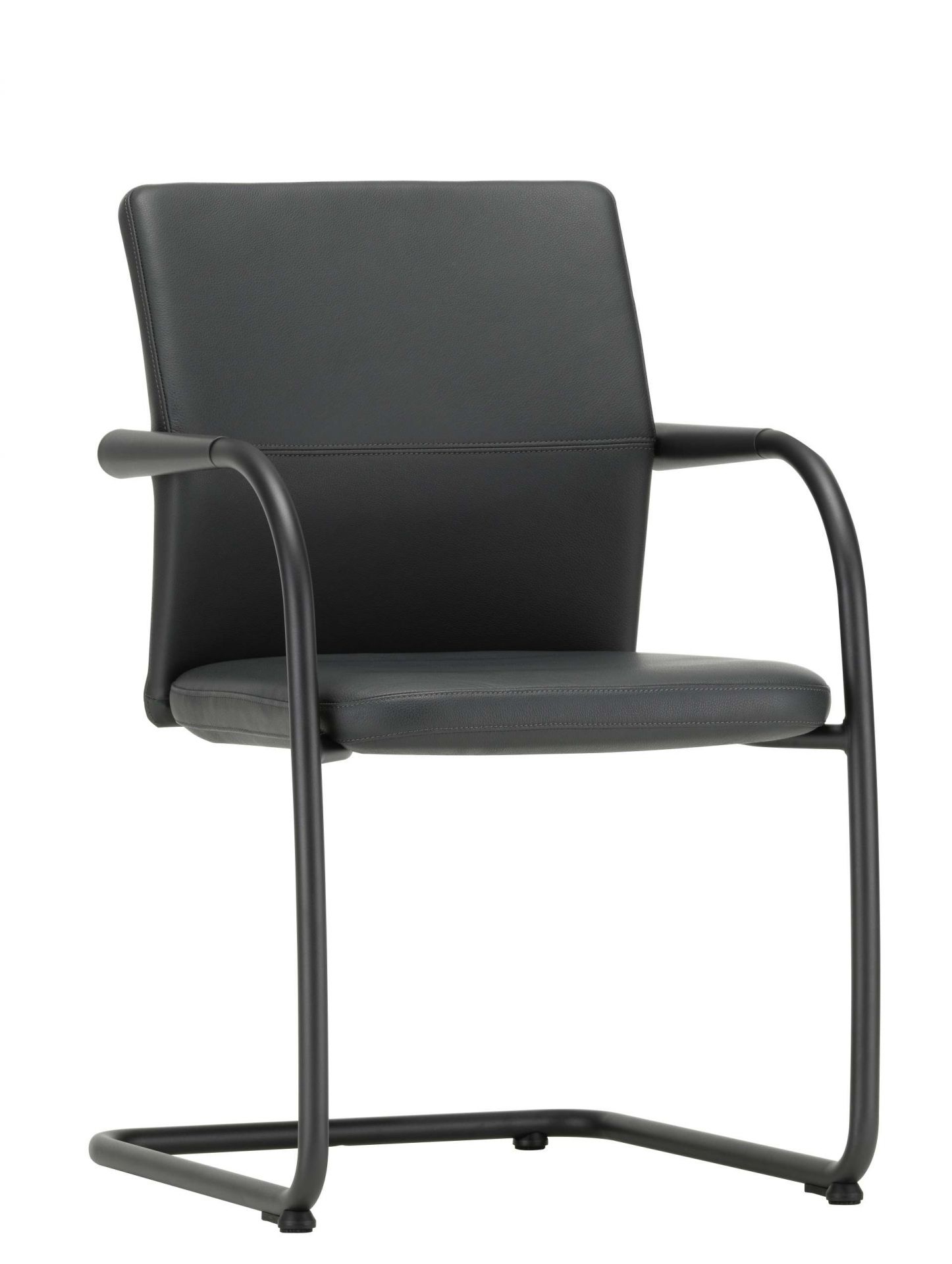 ID Visitor Freischwinger von Vitra: Bürostuhl mit Armlehnen und schwarzem Lederbezug.