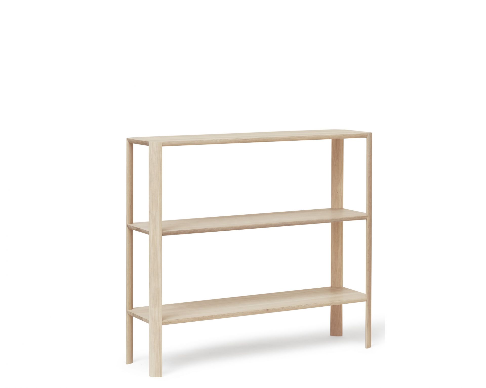 Leaf Regal 1x3 Eiche weiß geölt von Form & Refine: Modernes, helles Holzregal mit drei Ebenen.
