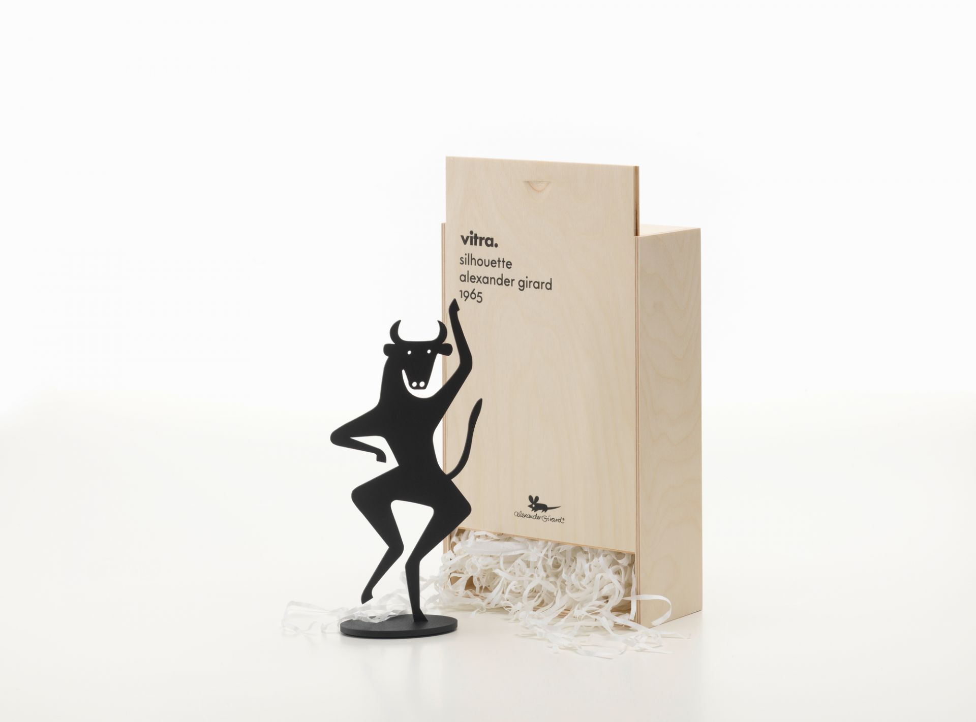 Schwarze Silhouettes Figur Stier von Vitra, stilvolle Dekoration und Designobjekt mit passender Holzverpackung.