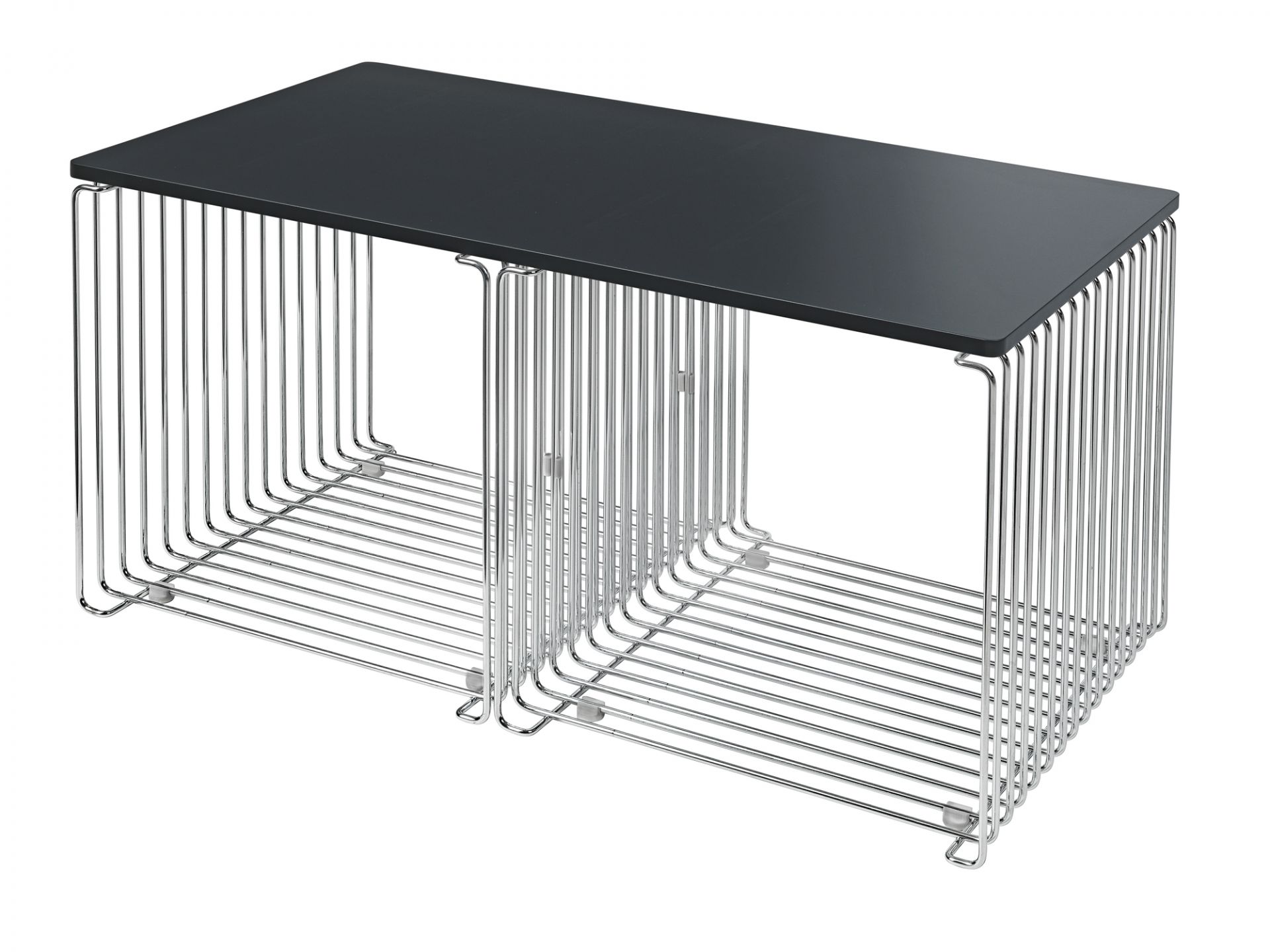 Panton Wire Cube von Montana, Beistelltisch/Couchtisch mit schwarzer Tischplatte und verchromtem Drahtgestell.