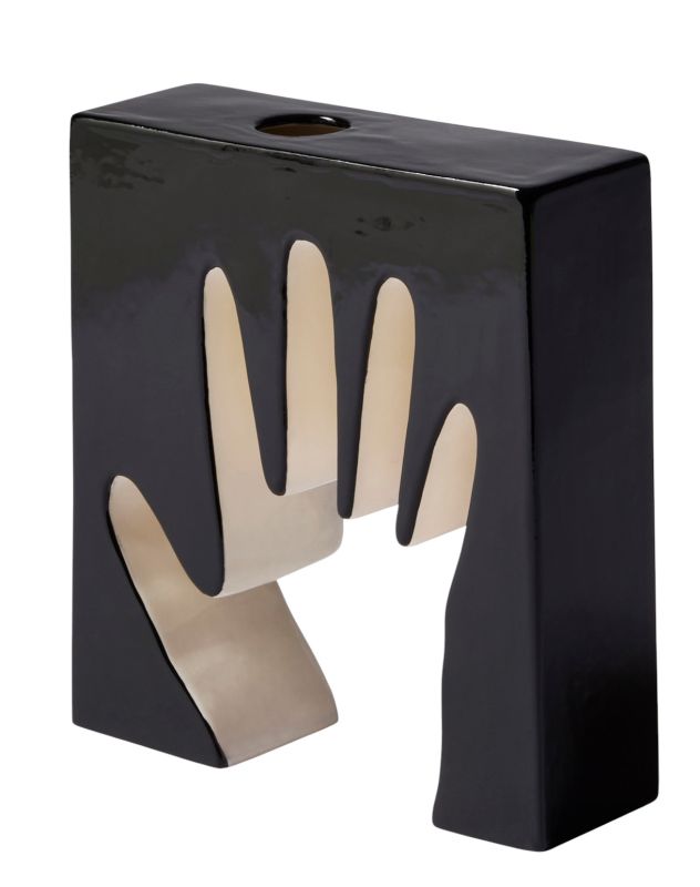 Schwarze Impronta Mano Keramikvase von Cassina mit zwei Händen als Designelement.