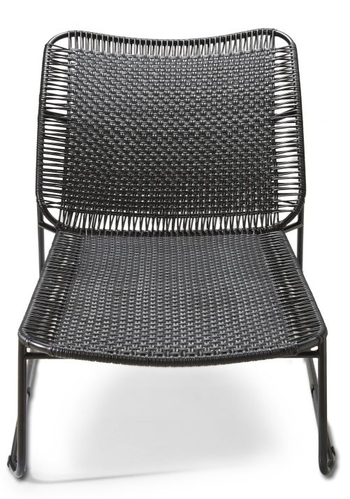 Schwarze Cielo Daybed Outdoor Liege von ames mit geflochtener Sitzfläche und Rückenlehne.