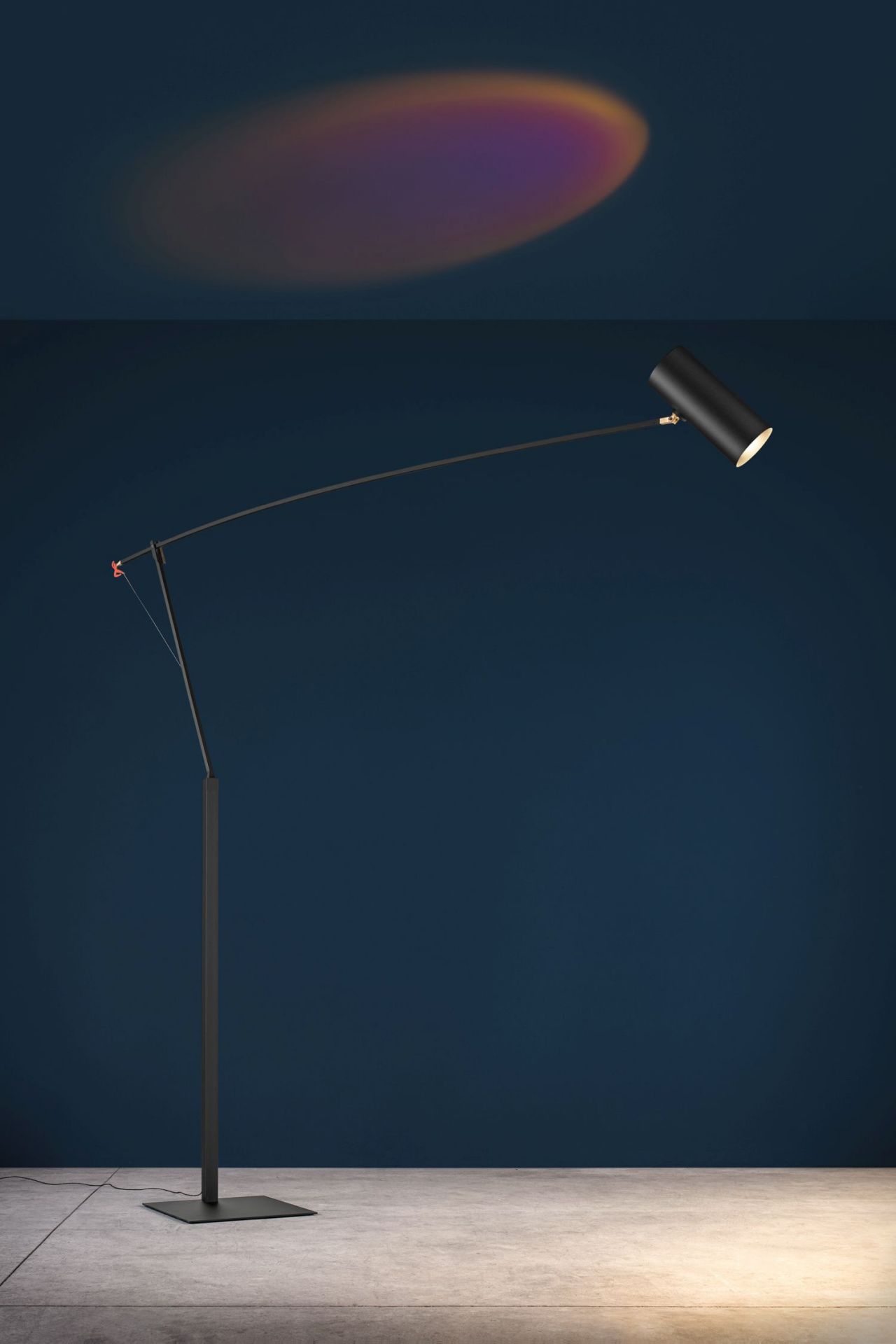 Elegante Ettorino BIG Stehleuchte von Catellani & Smith in Schwarz, modernes Design für Wohnzimmer.