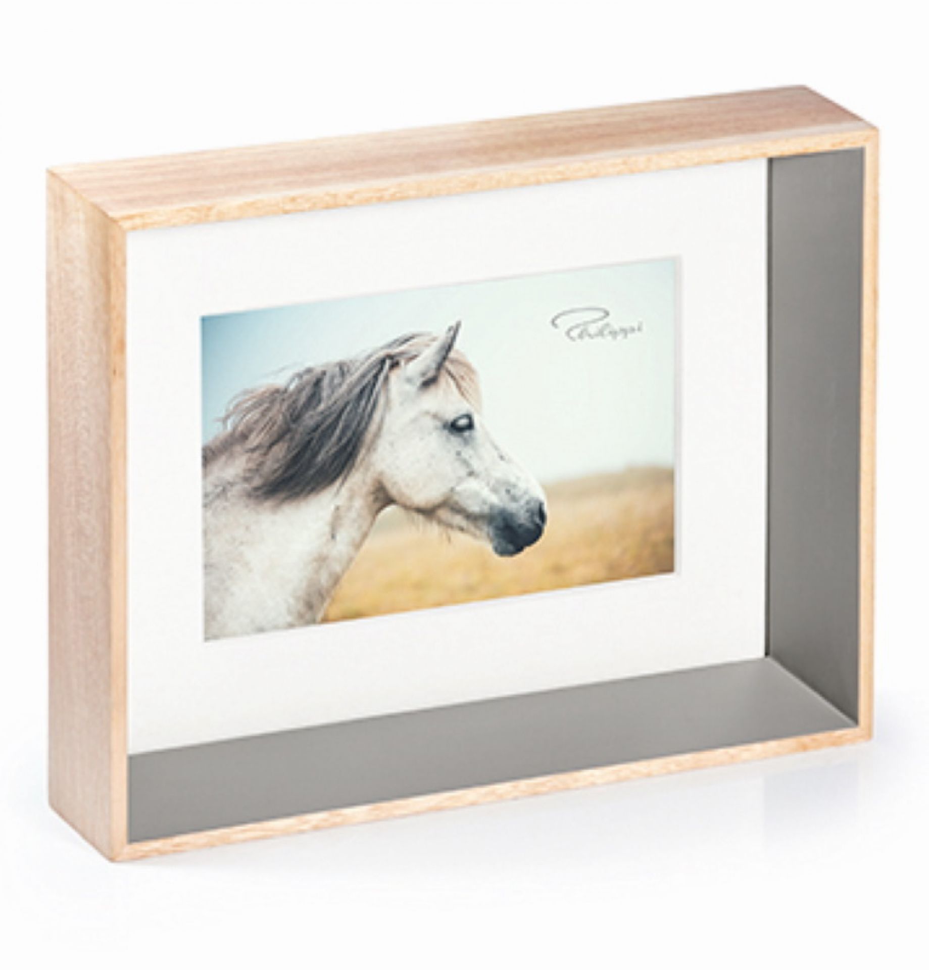 Gispy Bilderrahmen 10x15 cm von Philippi: Holzrahmen mit grauem Akzent und Pferdebild.