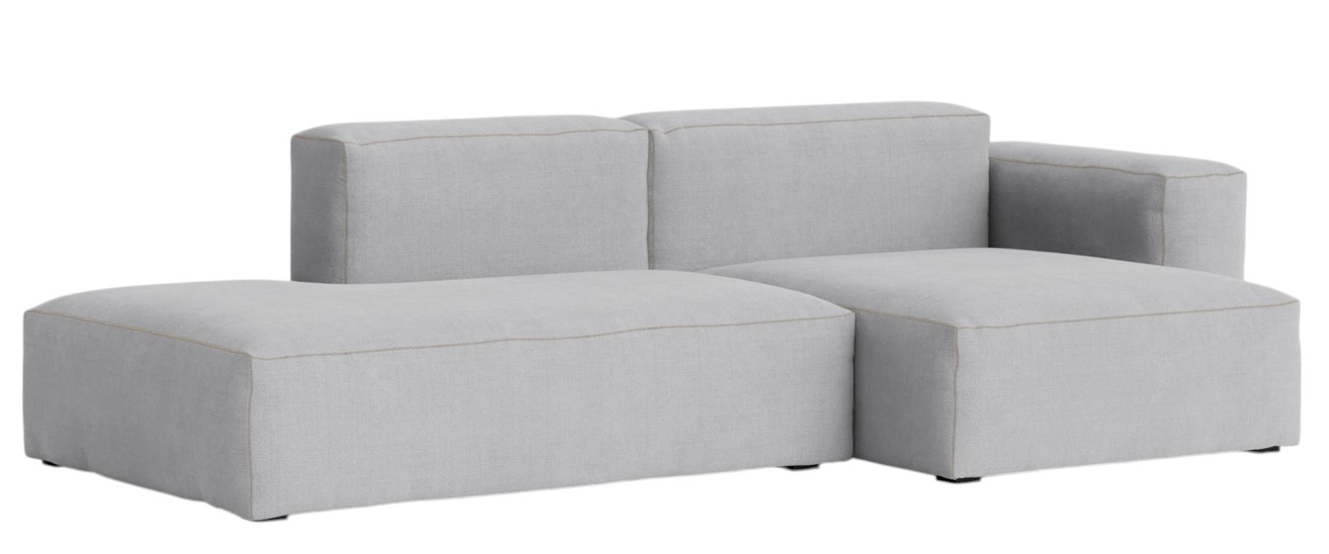 Helles Mags Soft Sofa von Hay, ein modernes 2,5-Sitzer Sofa mit Armlehne rechts.