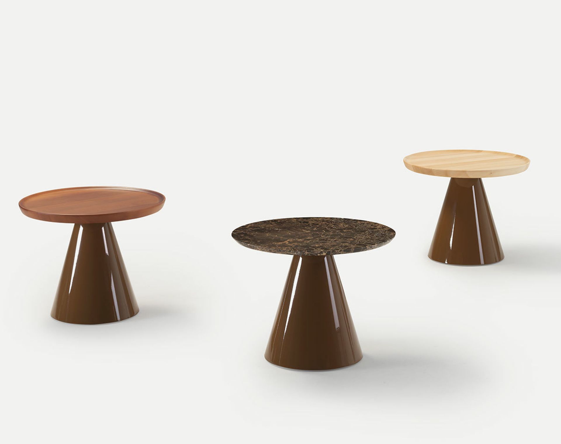 Drei Pion Petra Beistelltische von Sancal mit Holz-, Marmor- und Steinoberflächen. Moderner Couchtisch für Wohnzimmer.