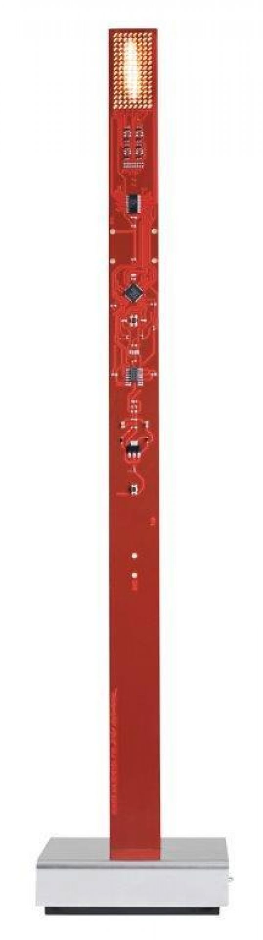 My New Flame Tischleuchte: Rote Platine mit LEDs auf silbernem Sockel, Ingo Maurer Design.