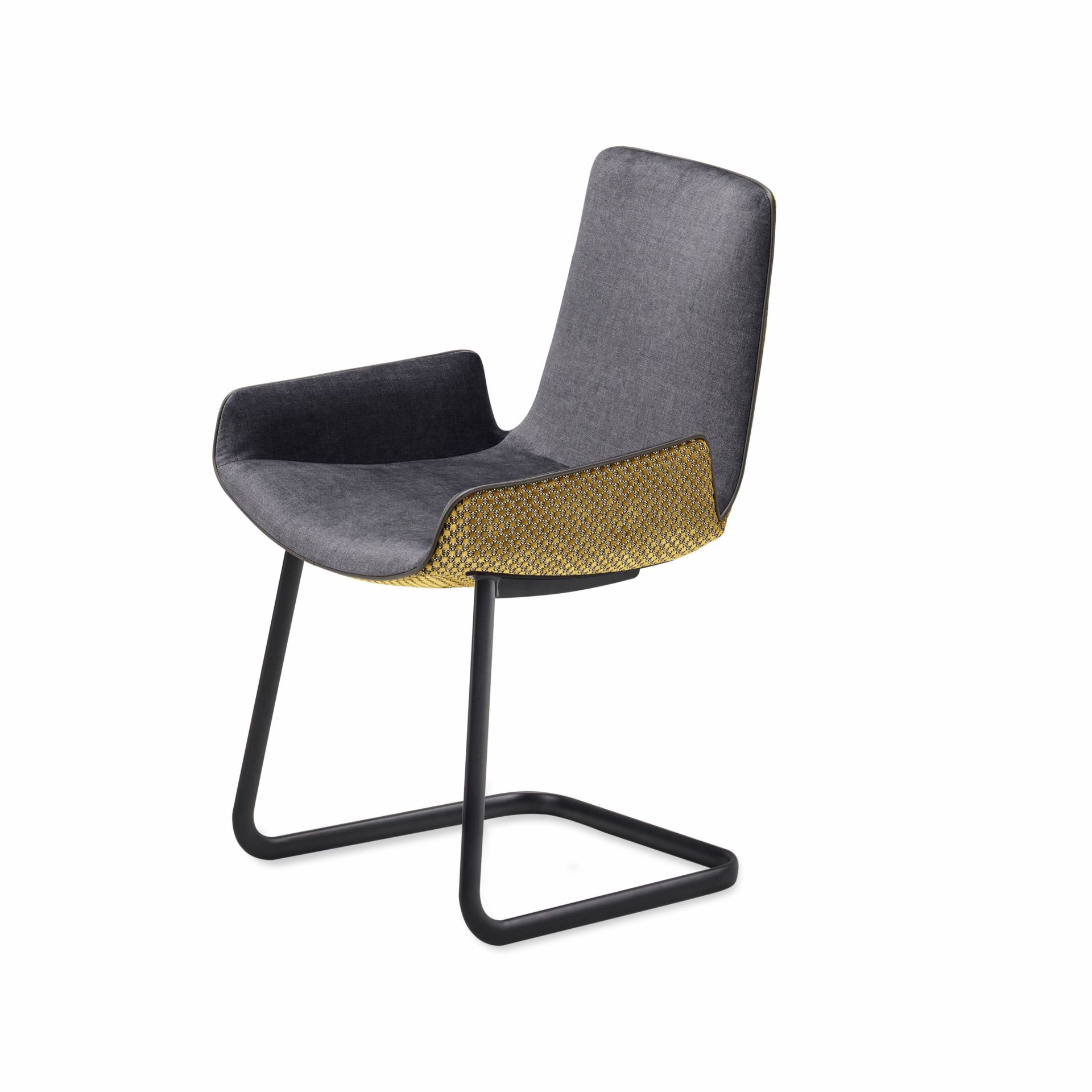 Amelie Armlehnstuhl von Freifrau Manufaktur mit grauem Stoffbezug und schwarzem Metallgestell. Design Stuhl für Wohnzimmer.