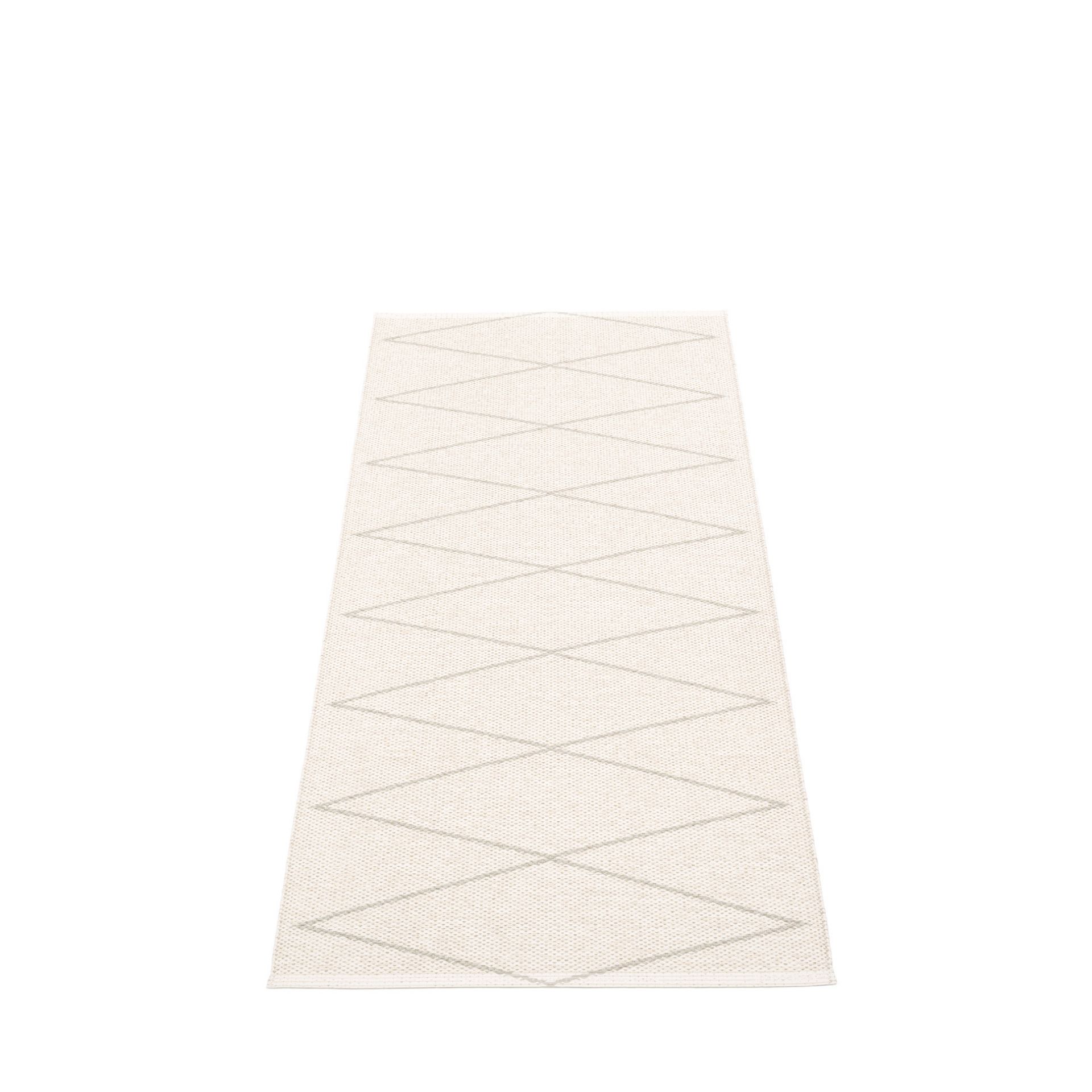 Max Kunststoffteppich von Pappelina, Farbe Leinen-Vanille, Größe 70x160 cm, mit Rautenmuster. Robuster und pflegeleichter Teppich.