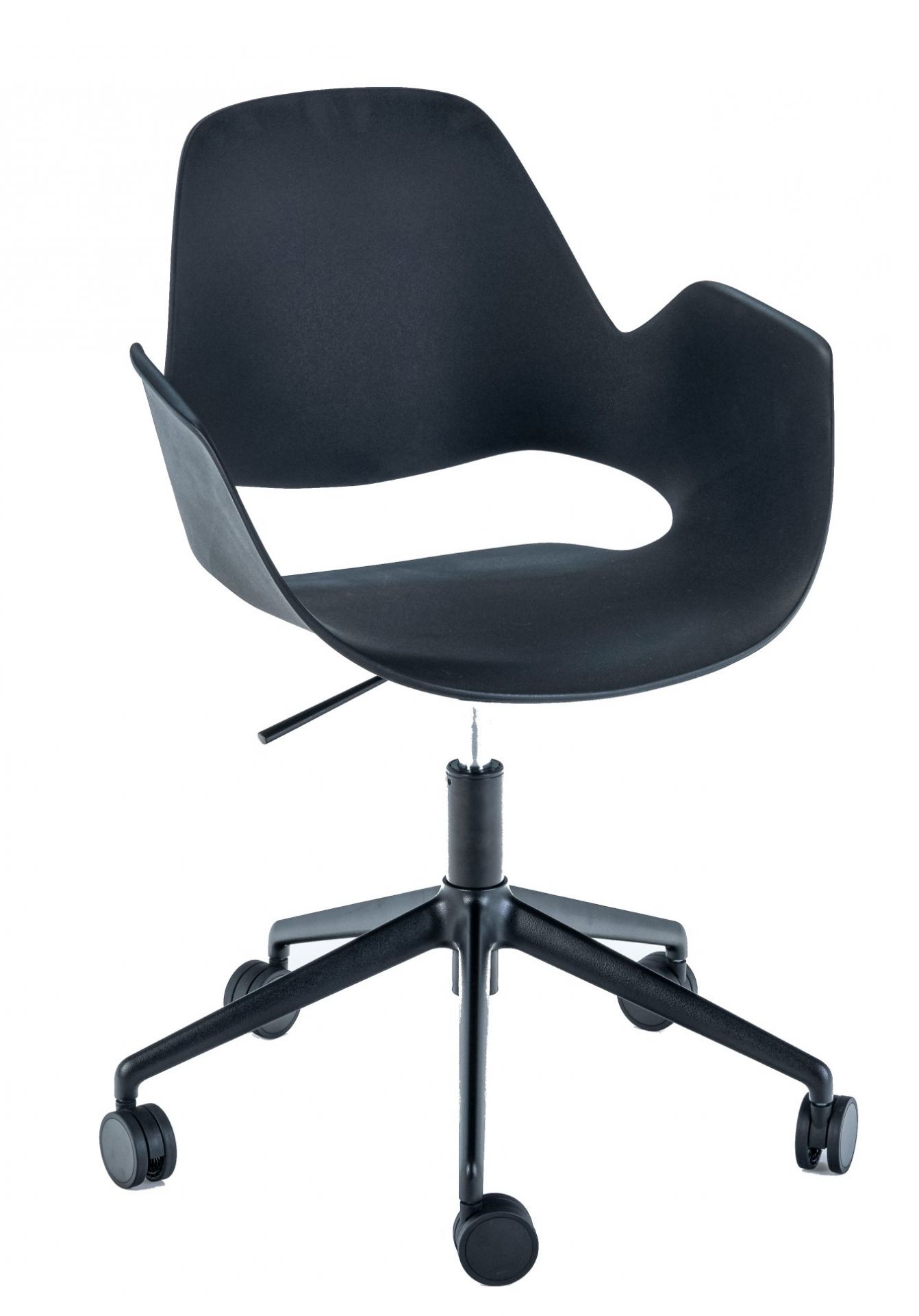 Schwarzer Falk Drehstuhl von Houe mit Fünfsternfuß und Rollen, ergonomischer Bürostuhl für das Homeoffice.