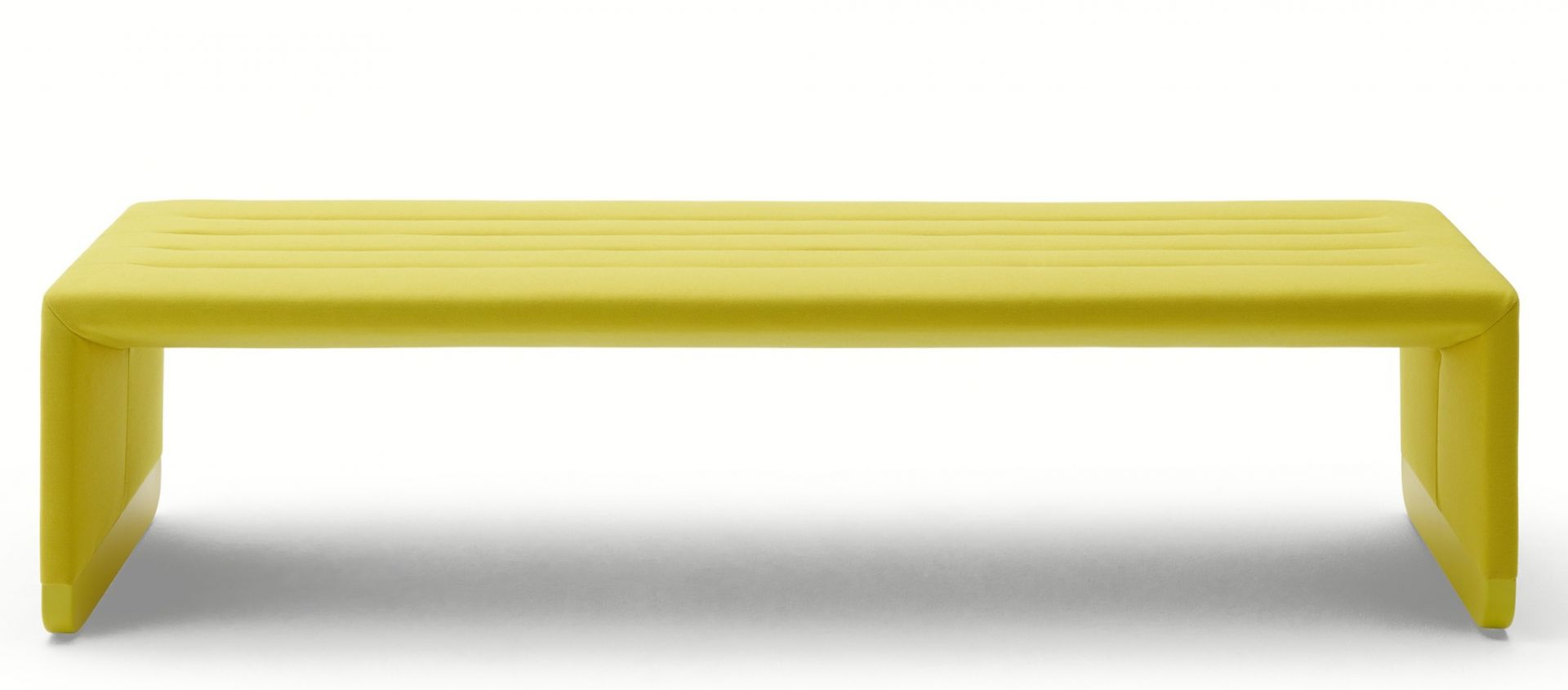 Gelbe Bridge Polsterbank von Cor, moderne Sitzbank mit geradlinigem Design und Polsterung.