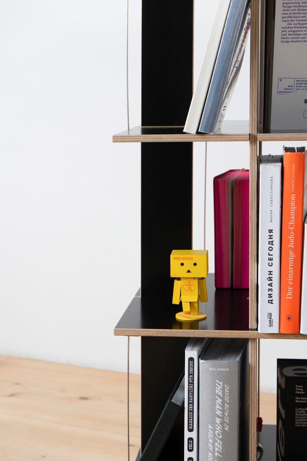 Buchstabler Bücherturm, DVD-Regal Nils Holger Moormann