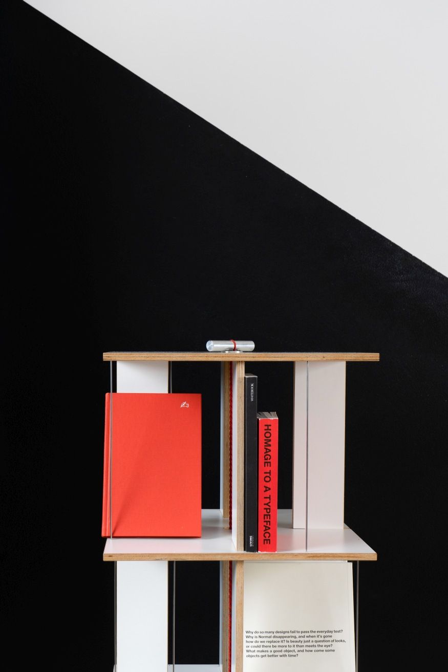 Buchstabler Bücherturm, DVD-Regal Nils Holger Moormann