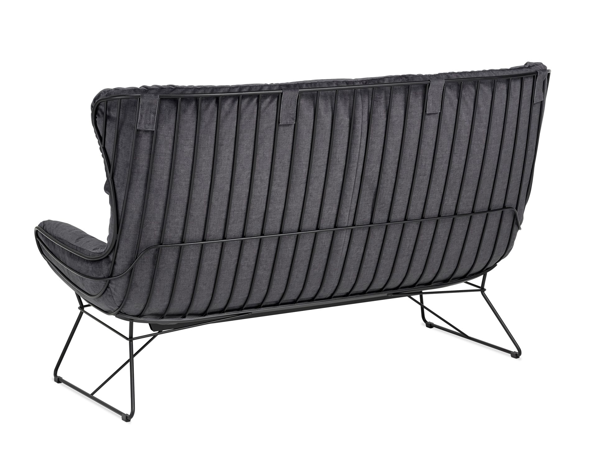 Rückansicht der Leyasol Wingback Couch von Freifrau Manufaktur in Anthrazit mit filigranem Metallgestell.