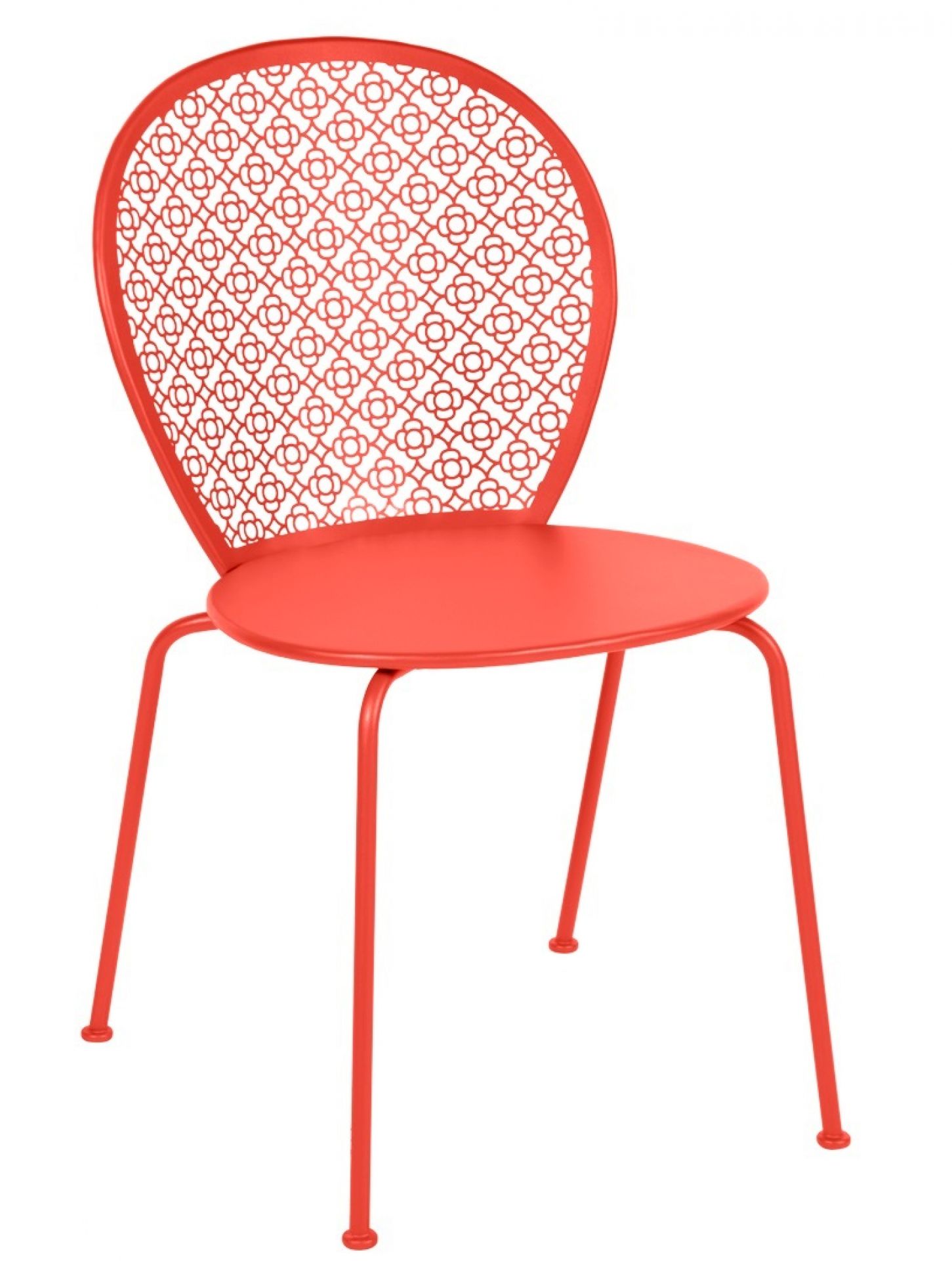 Roter Fermob Lorette Stuhl für den Außenbereich mit filigranem, floralem Rückendesign. Gartenstuhl und Designmöbel.