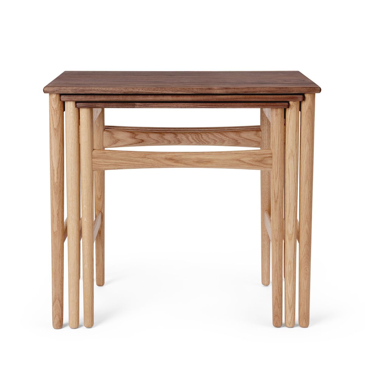 CH004 Beistelltische 3er Set von Carl Hansen & Søn, Eiche und Walnuss, ineinander geschoben.